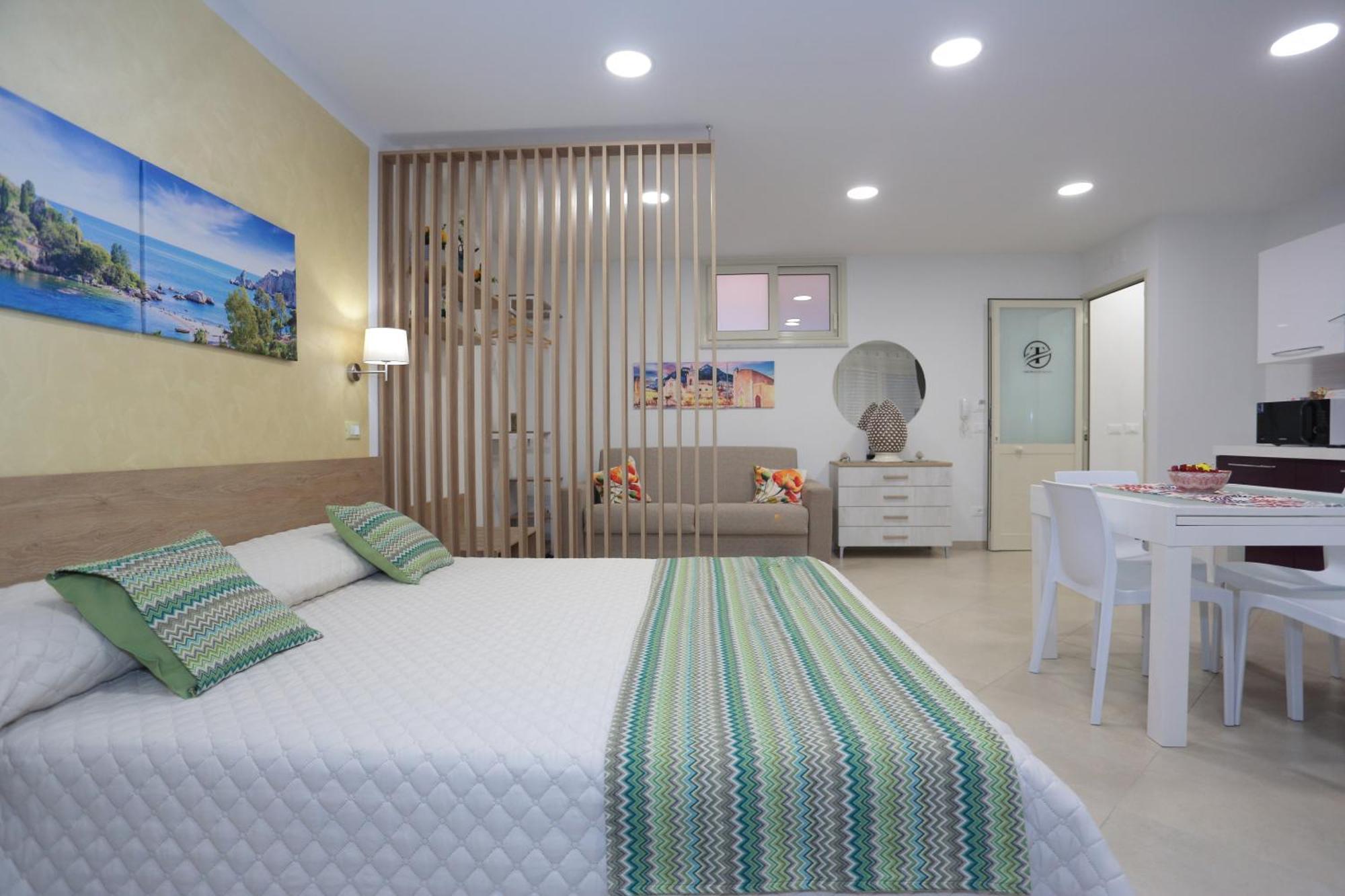 Theos Holidays Apartments Giardini Naxos Eksteriør bilde