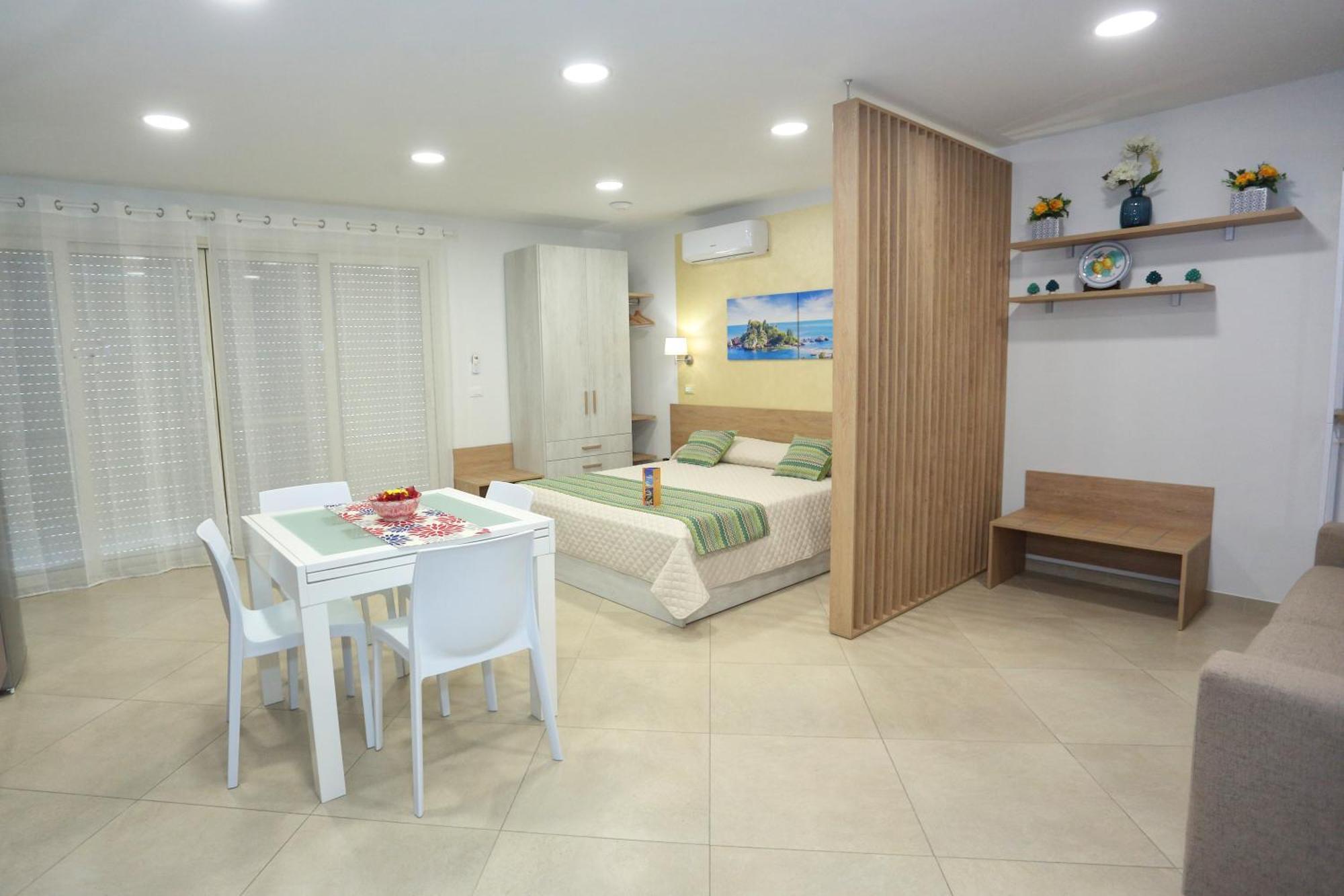 Theos Holidays Apartments Giardini Naxos Eksteriør bilde