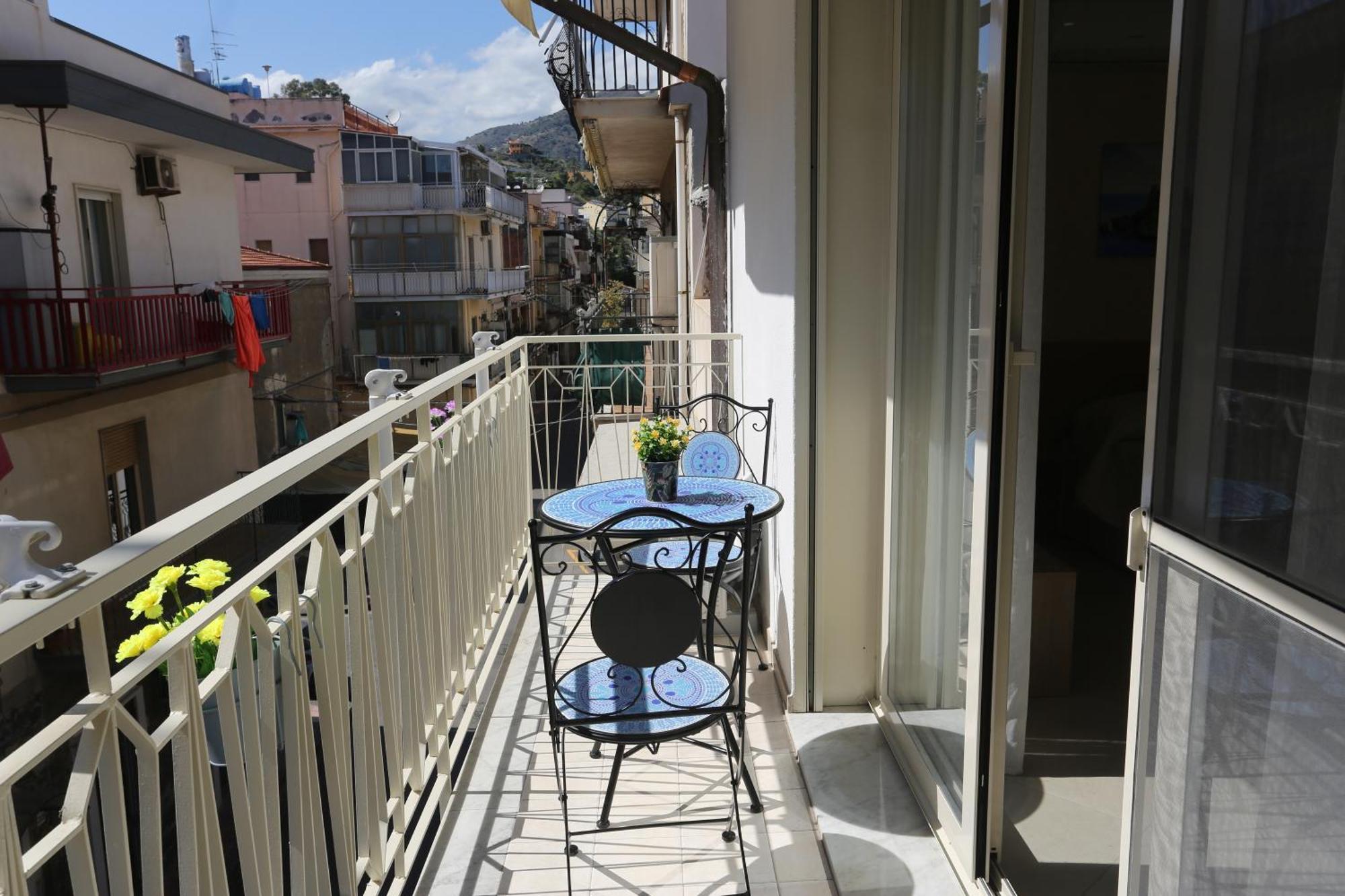 Theos Holidays Apartments Giardini Naxos Eksteriør bilde