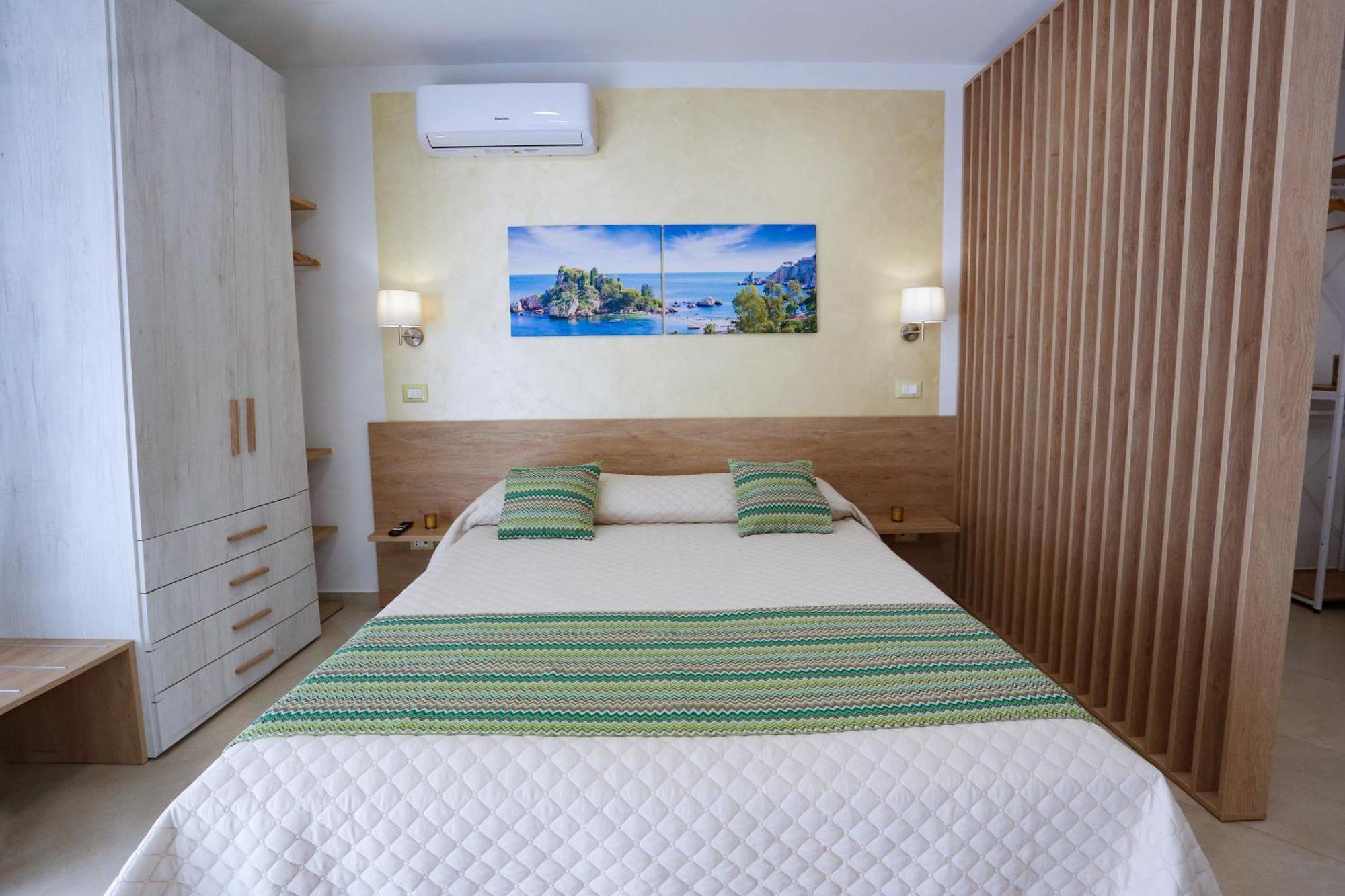 Theos Holidays Apartments Giardini Naxos Eksteriør bilde