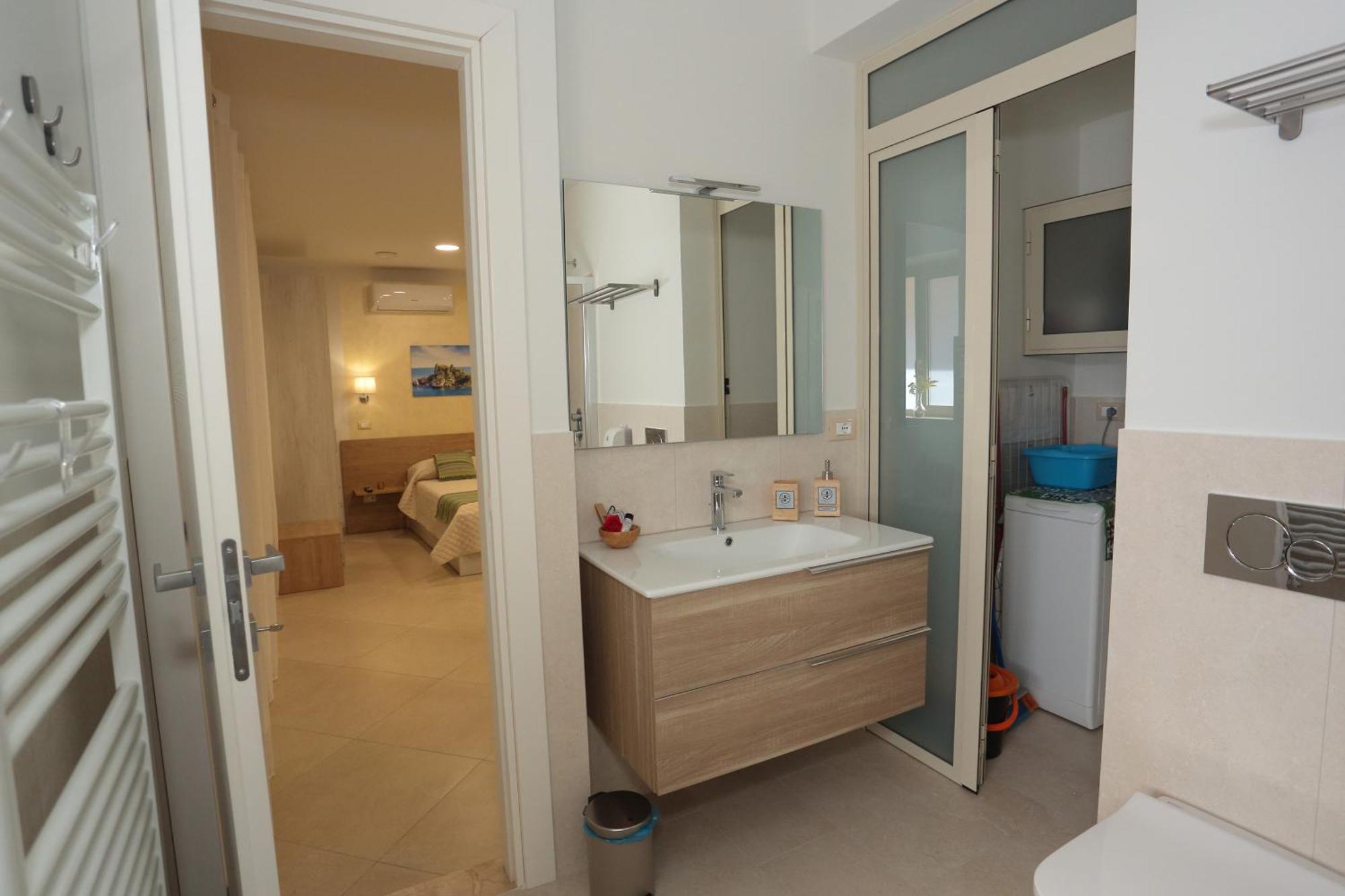 Theos Holidays Apartments Giardini Naxos Eksteriør bilde