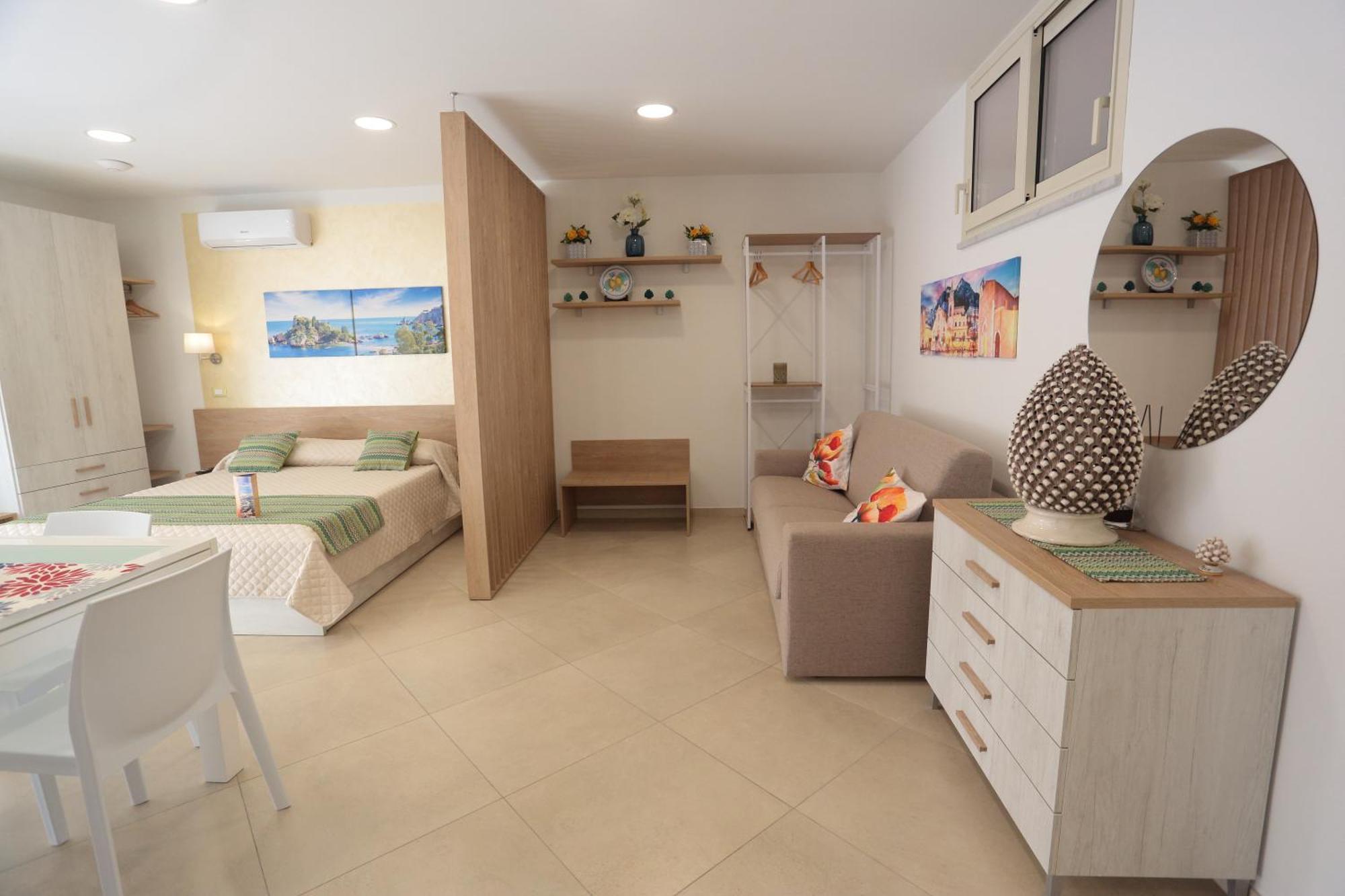 Theos Holidays Apartments Giardini Naxos Eksteriør bilde
