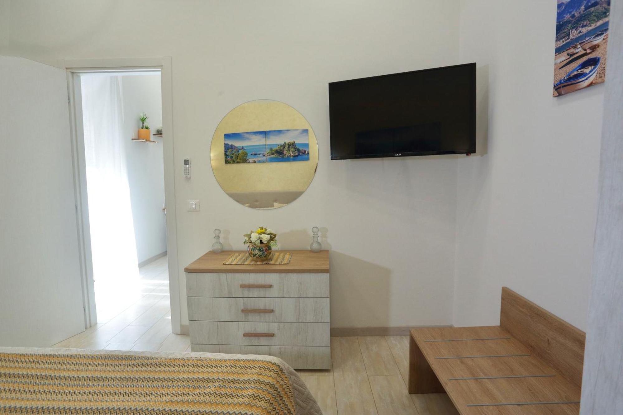 Theos Holidays Apartments Giardini Naxos Eksteriør bilde