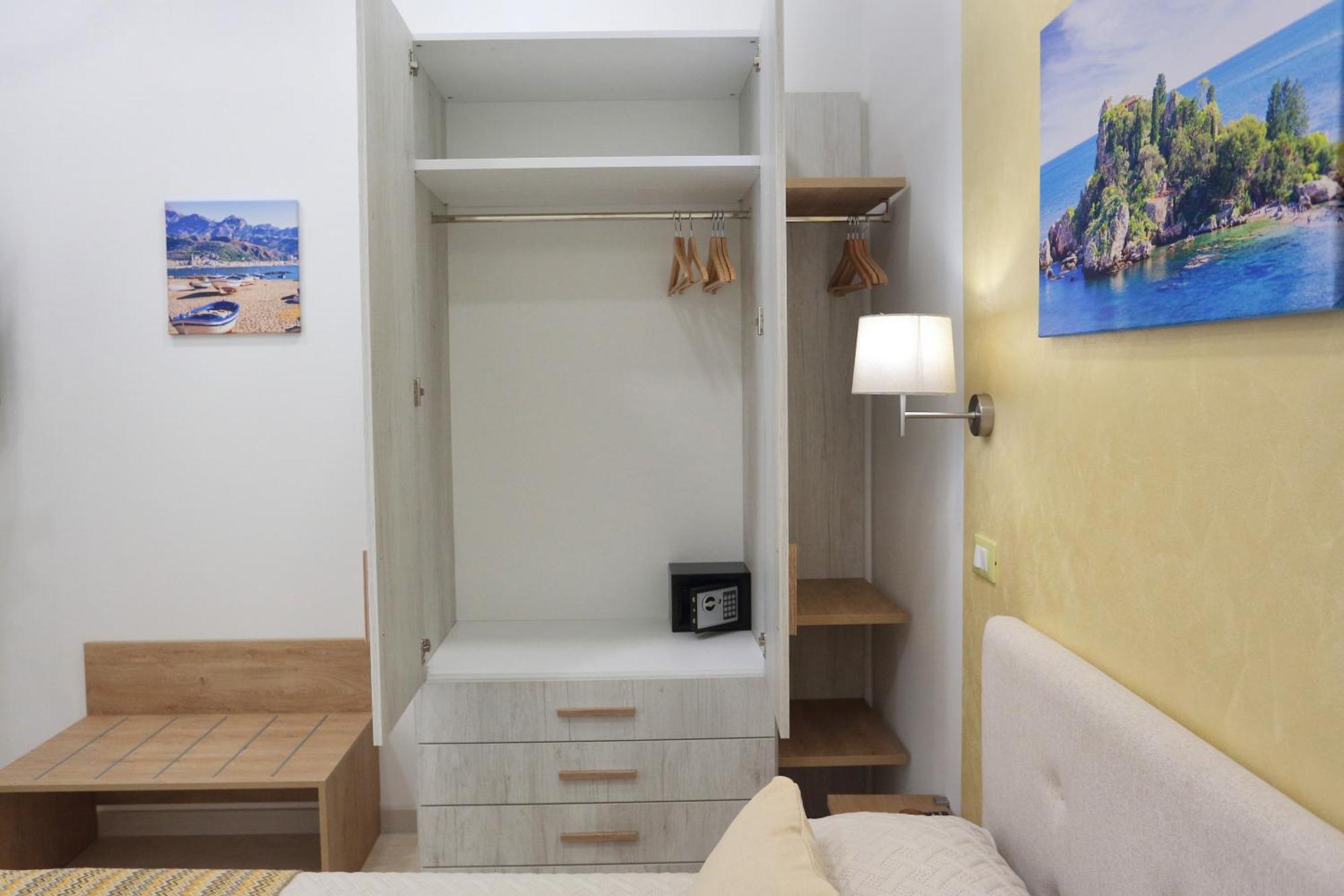 Theos Holidays Apartments Giardini Naxos Eksteriør bilde