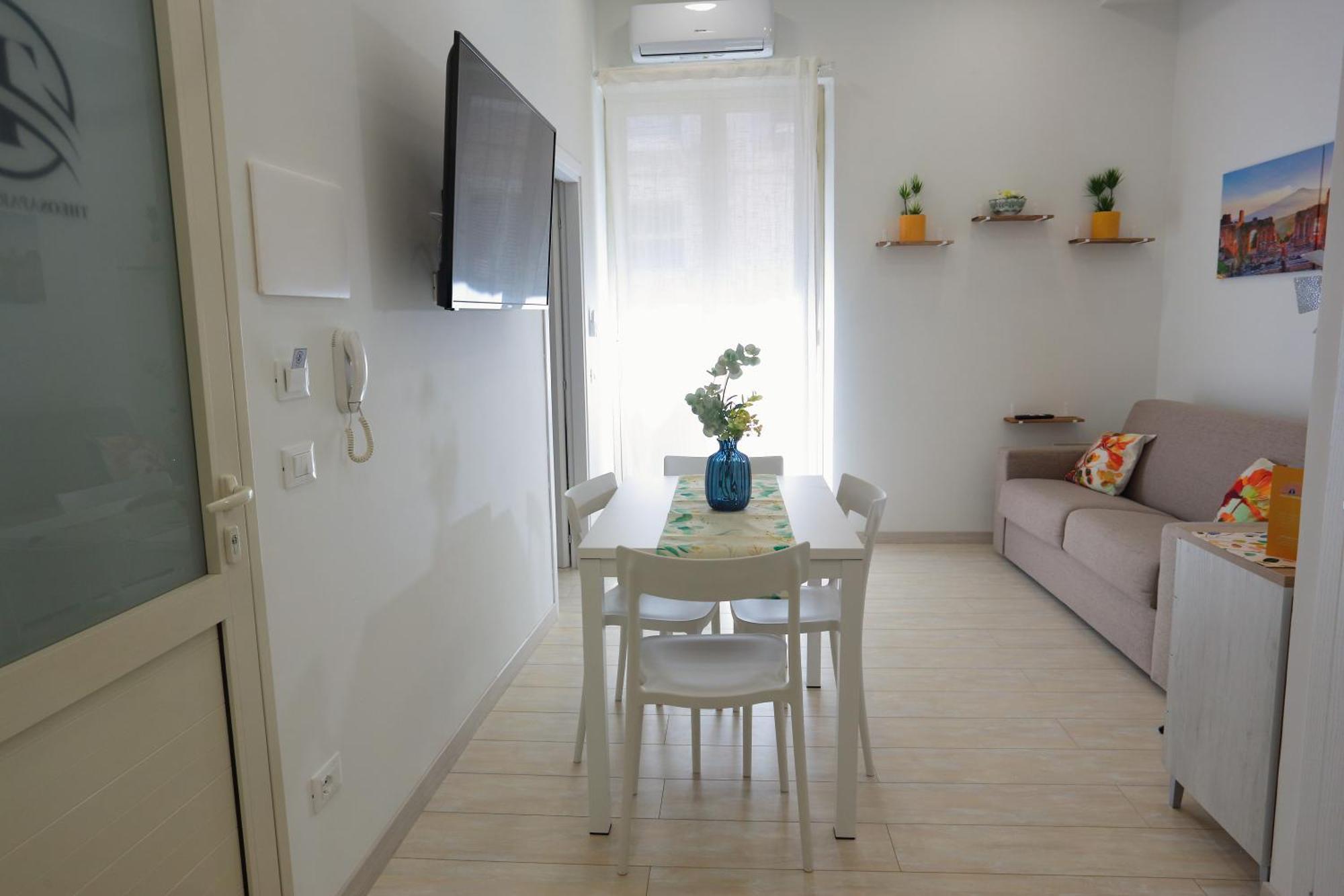 Theos Holidays Apartments Giardini Naxos Eksteriør bilde