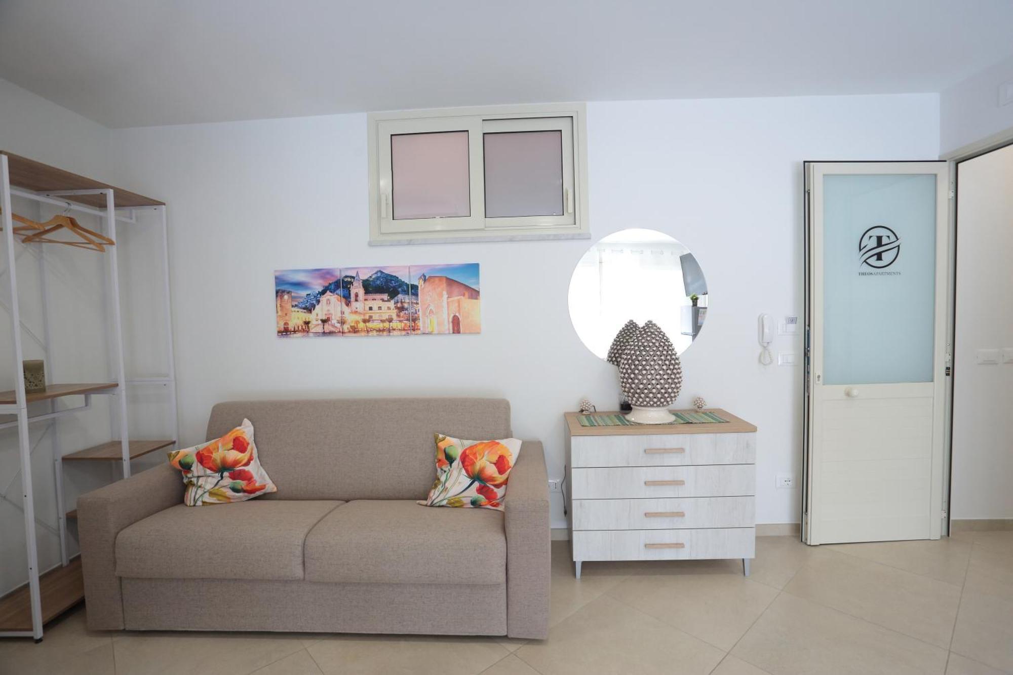 Theos Holidays Apartments Giardini Naxos Eksteriør bilde