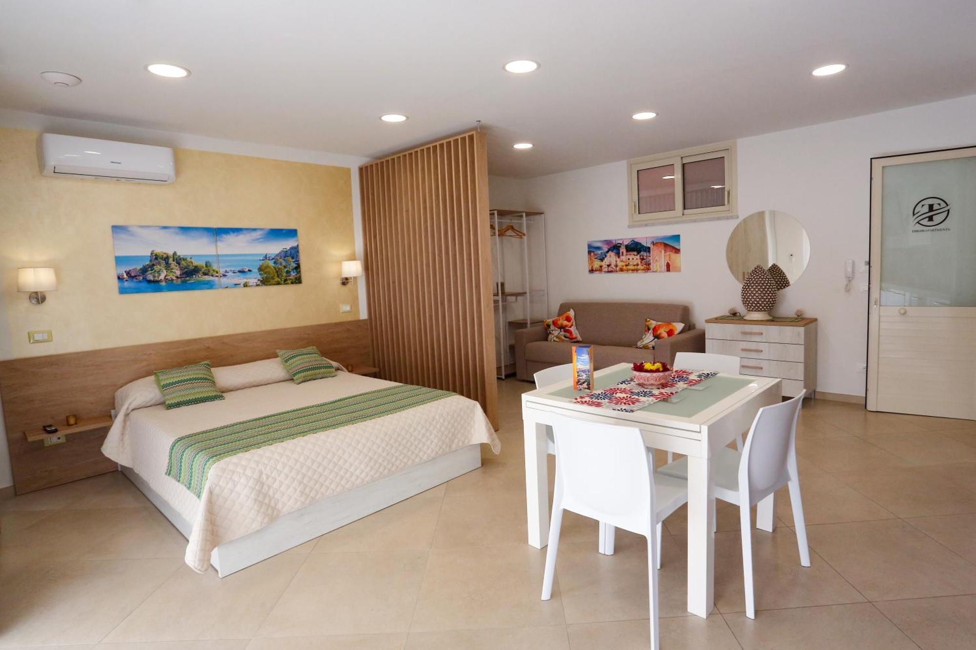 Theos Holidays Apartments Giardini Naxos Eksteriør bilde
