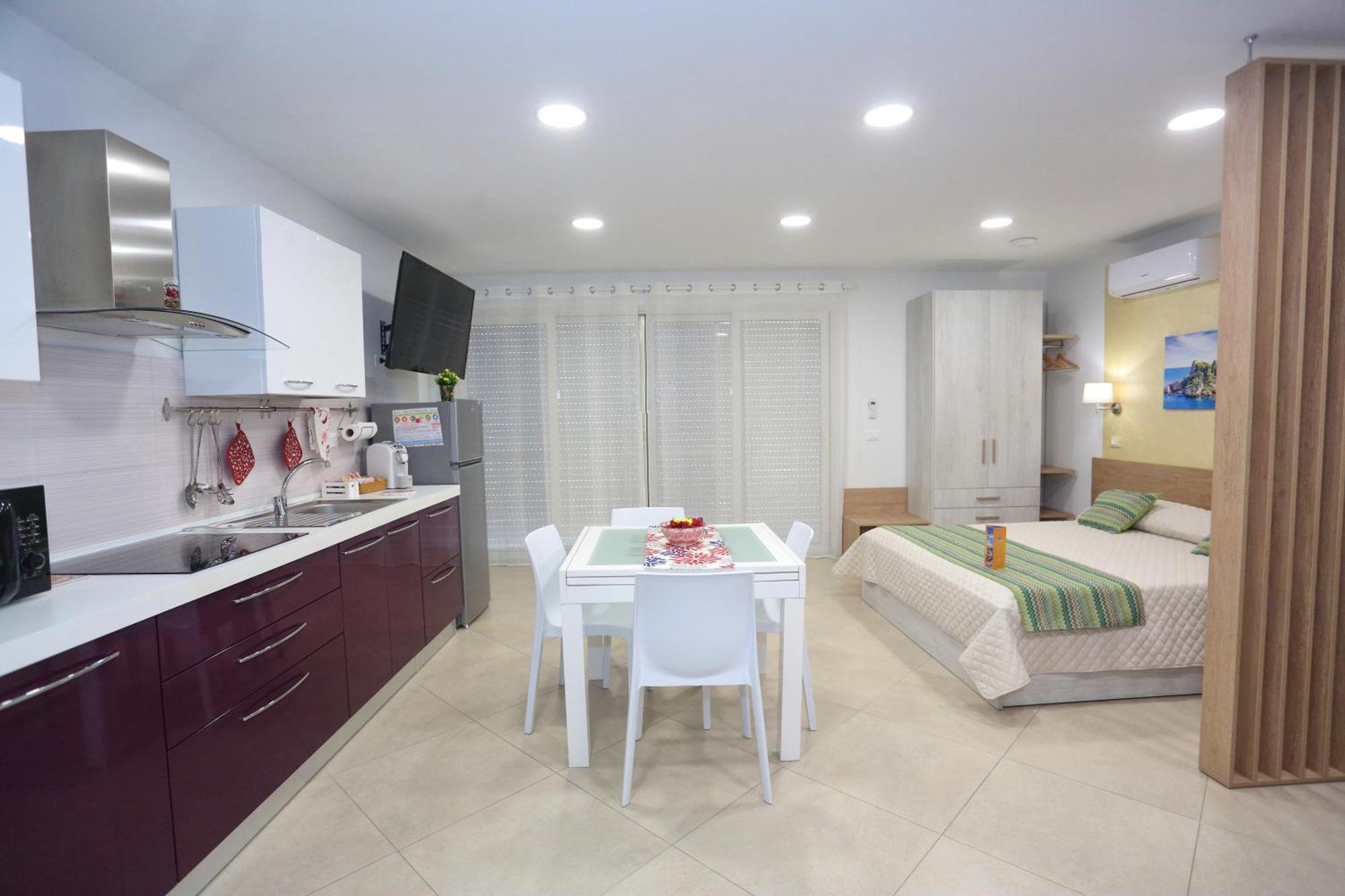 Theos Holidays Apartments Giardini Naxos Eksteriør bilde