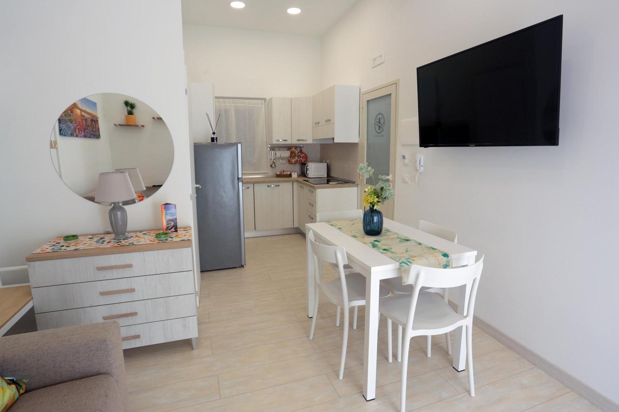 Theos Holidays Apartments Giardini Naxos Eksteriør bilde