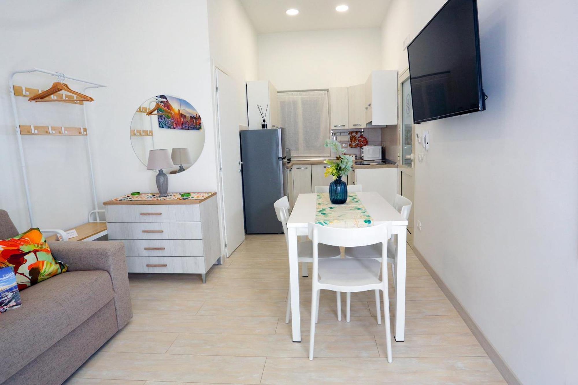 Theos Holidays Apartments Giardini Naxos Eksteriør bilde